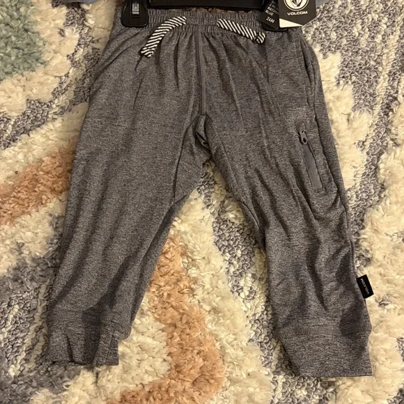 Volcom Set - Picture 3 of 5